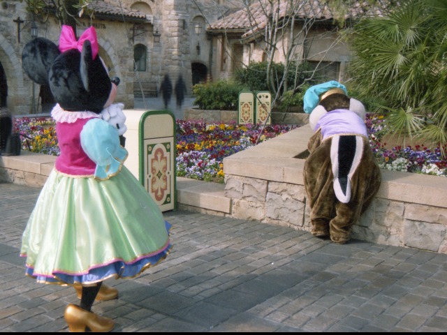 ミニーとデール（エントランス）