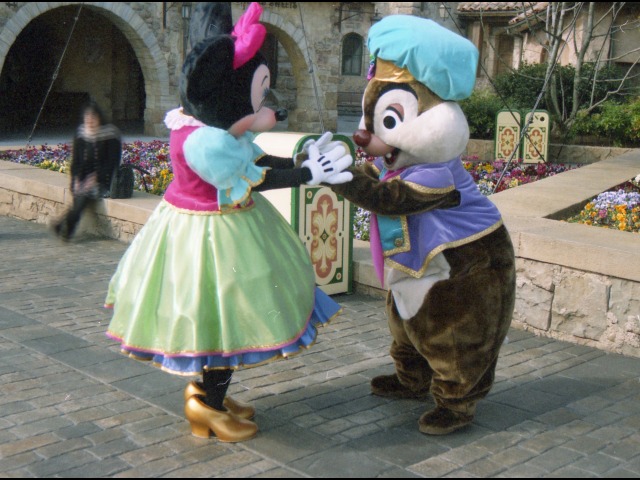 ミニーとデール（エントランス）