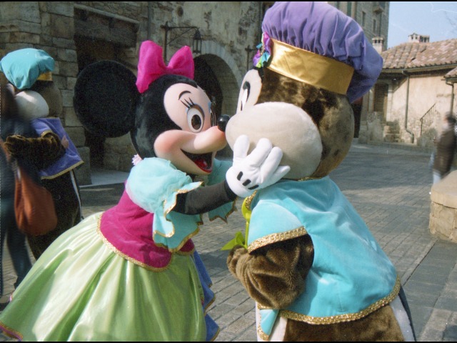 ミニーとチップ（エントランス）