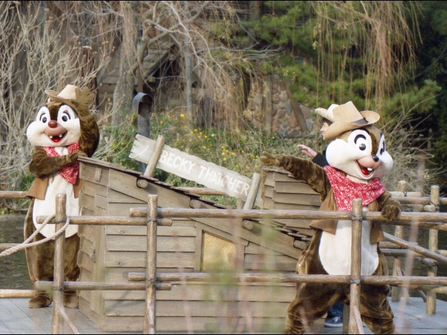 デールとチップ(トムソーヤ島いかだ)