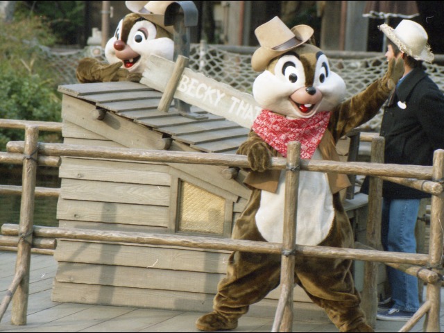 デールとチップ(トムソーヤ島いかだ)