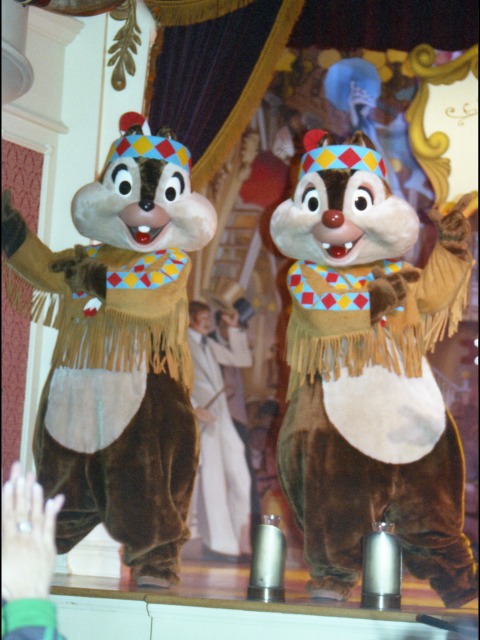 チップとデール（スルーフットスーのダイニング＆ファン）