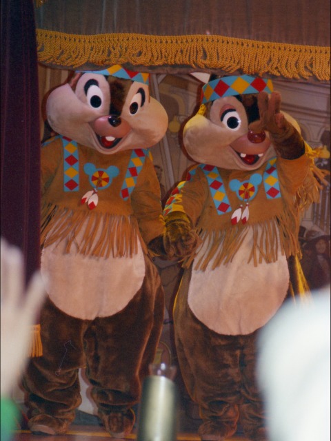 チップとデール（スルーフットスーのダイニング＆ファン）