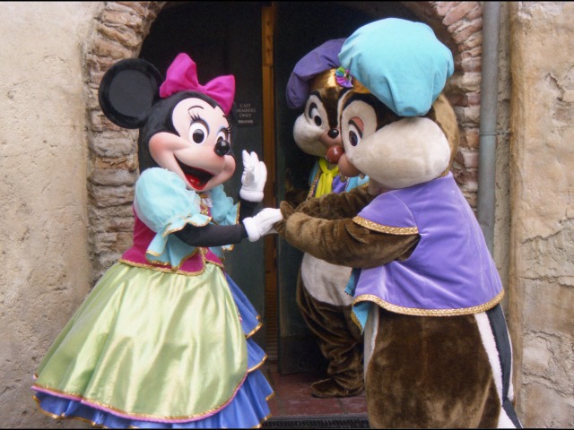 ミニー、チップ、デール（エントランス）