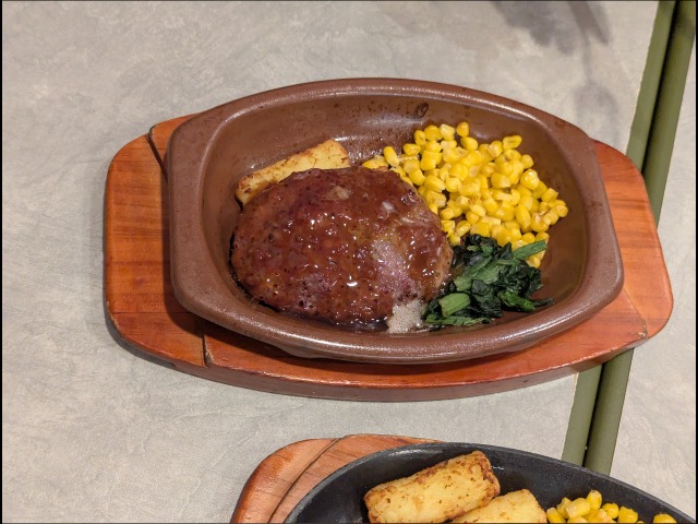 オニオンソースハンバーグ(サイゼリヤ)