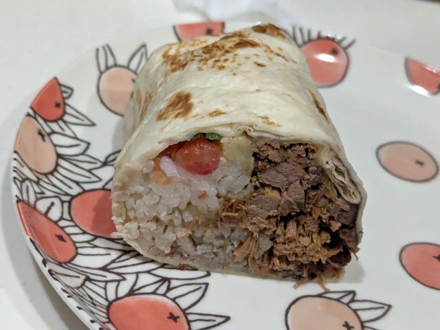 ブリトー 断面（GUZMAN Y GOMEZ）