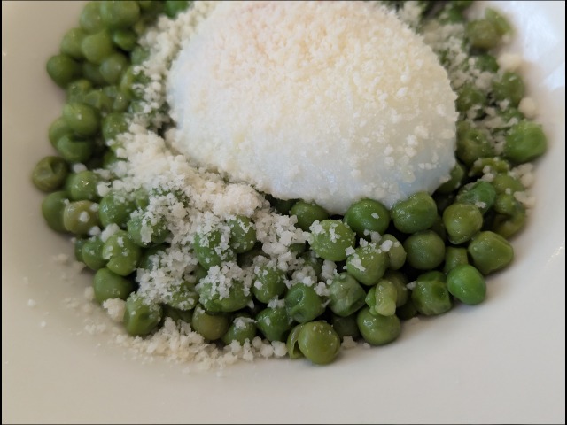 柔らか青豆の温サラダ アップ(サイゼリヤ)