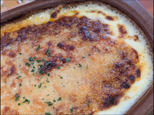 焼チーズミラノ風ドリア アップ(サイゼリヤ)