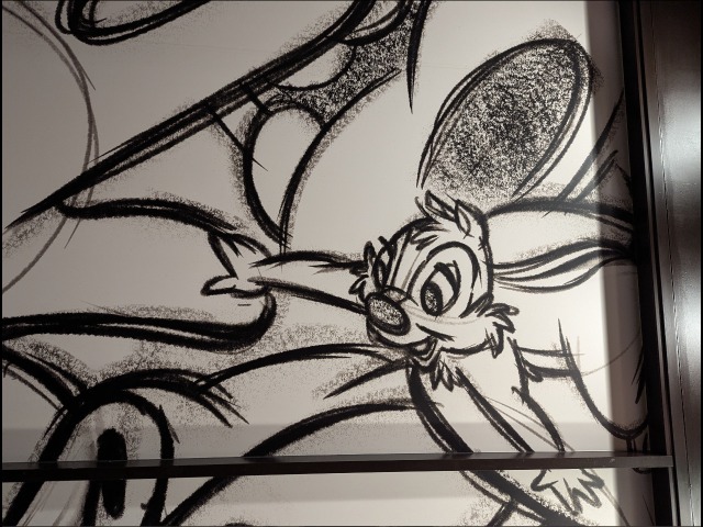 待機列壁のイラスト デール(ディズニーストア ディズニーフラッグシップ東京)