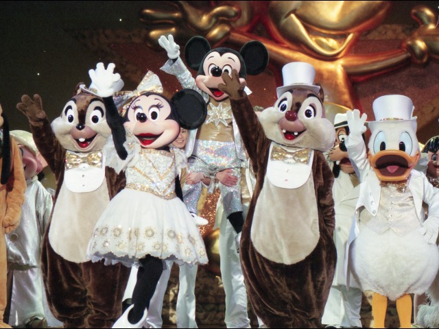 チップ、ミニー、ミッキー、デール、ドナルド（ワンマンズ・ドリームⅡ－ザ・マジック・リブズ・オン）