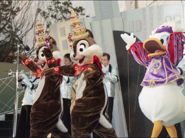 デール、チップ、ドナルド（ディズニー・リズム・オブ・ワールド2005）