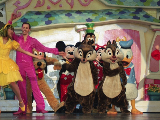 プルート、ミッキー、チップ、グーフィー、ミニー、デール、ドナルド（ワンマンズ・ドリームⅡ－ザ・マジック・リブズ・オン）