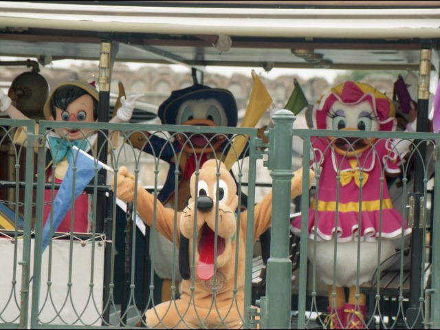 ピノキオ、ドナルド、プルート、デイジー（ミート＆スマイル）