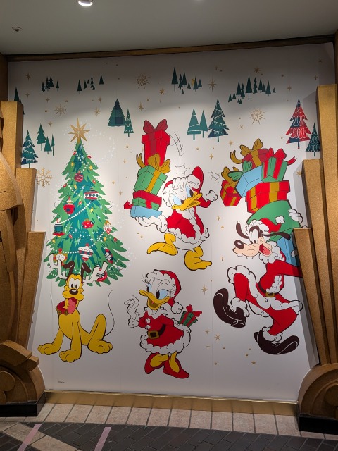 プルートのトナカイとドナルド、デイジー、グーフィーのサンタ(ディズニーストア)