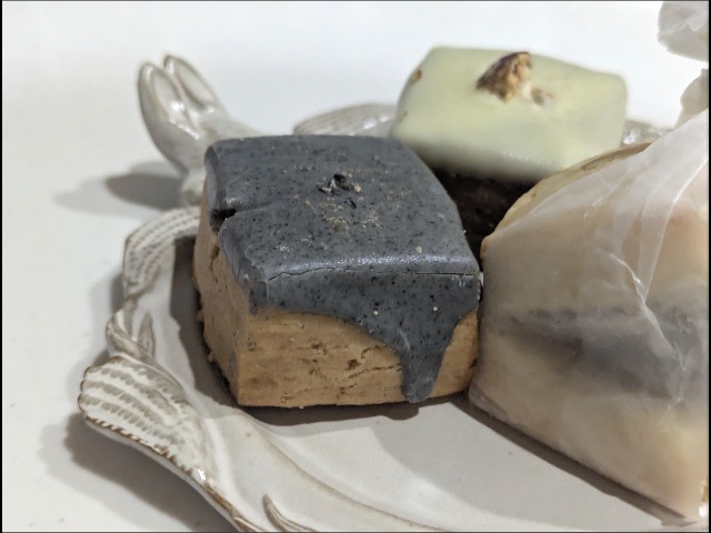 黒ごまきなこラテ(スコーン専門店iro)