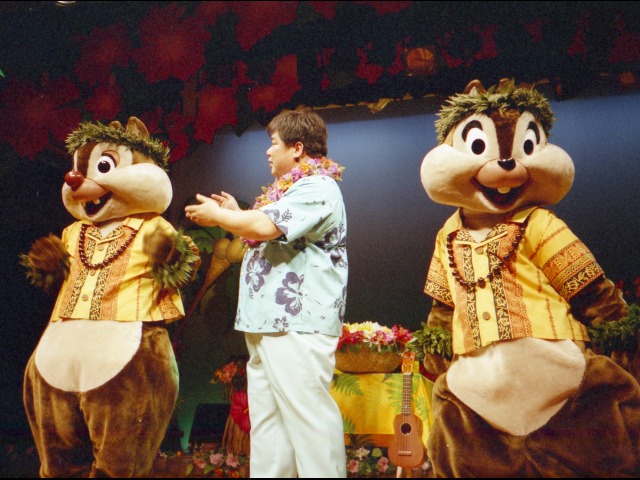 デール、ポノおじさん、チップ（リロのルアウ＆ファン）