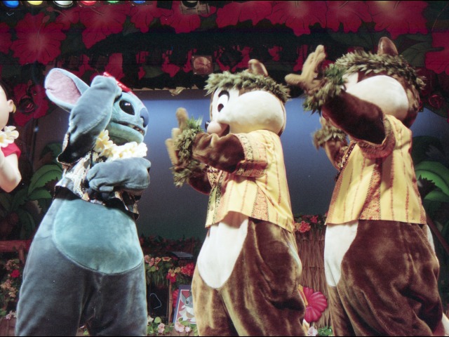 スティッチ、チップ、デール（リロのルアウ＆ファン）