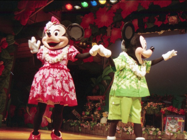 ミニーとミッキー（リロのルアウ＆ファン）