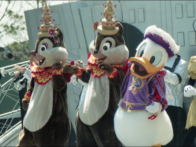 デール、チップ、ドナルド（ディズニー・リズム・オブ・ワールド2005）