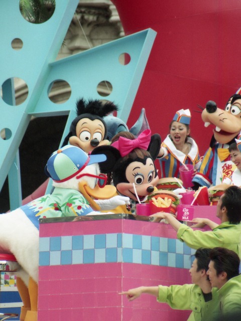 ドナルド、マックス、ミニー、グーフィー（ディズニー・ロック・アラウンド・ザ・マウス）