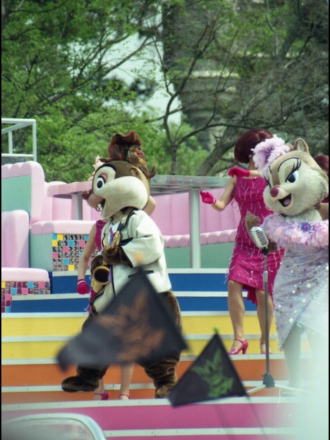 デールとクラリス（ディズニー・ロック・アラウンド・ザ・マウス）