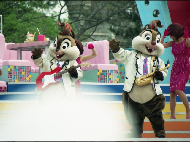 チップとデール（ディズニー・ロック・アラウンド・ザ・マウス）