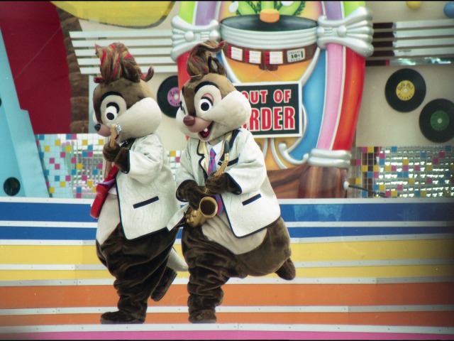 チップとデール（ディズニー・ロック・アラウンド・ザ・マウス）