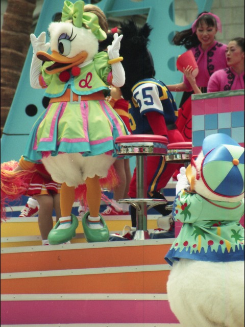 デイジーとドナルド（ディズニー・ロック・アラウンド・ザ・マウス）