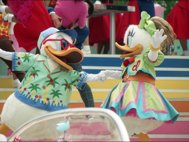 ドナルドとデイジー（ディズニー・ロック・アラウンド・ザ・マウス）