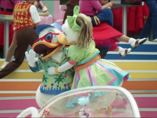 ドナルドとデイジー（ディズニー・ロック・アラウンド・ザ・マウス）