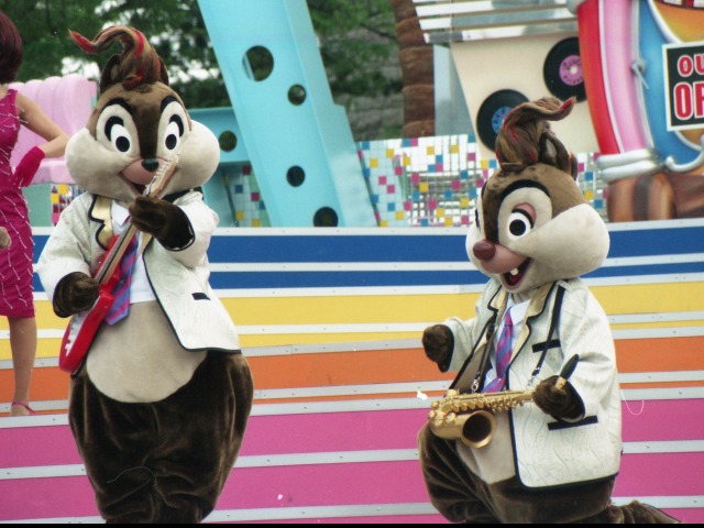 チップとデール（ディズニー・ロック・アラウンド・ザ・マウス）