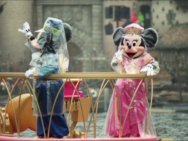 ミッキーとミニー（アラジンのホールニューワールド）