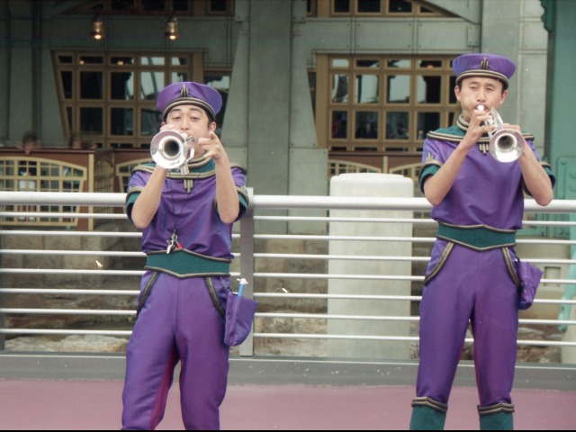 トランペット（ディスカバリー・ミュージック・トゥループ）