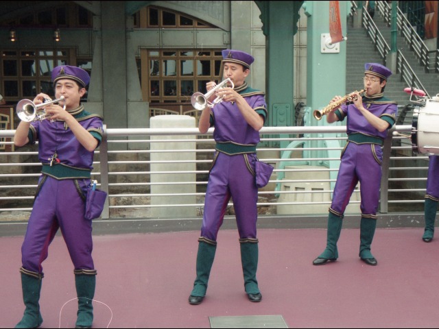 トランペットとクラリネット（ディスカバリー・ミュージック・トゥループ）