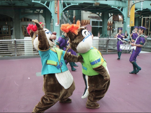 デールとチップ（ディスカバリー・ミュージック・トゥループ）