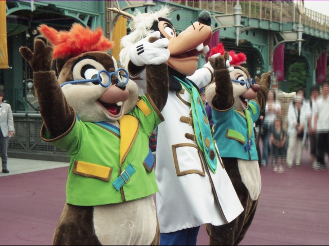 チップ、グーフィー、デール（ディスカバリー・ミュージック・トゥループ）