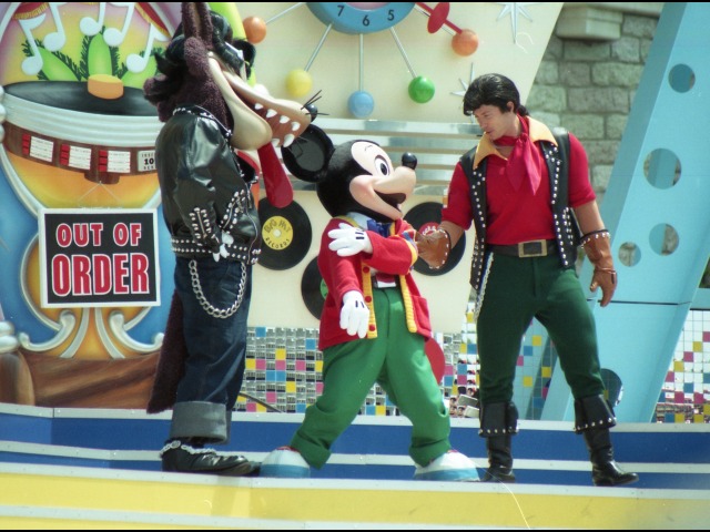 ビッグ・バッド・ウルフ、ミッキー、ガストン（ディズニー・ロック・アラウンド・ザ・マウス）