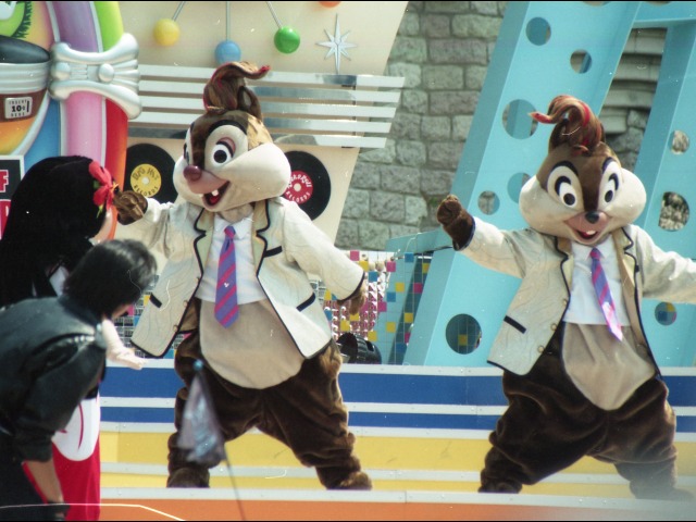 デールとチップ（ディズニー・ロック・アラウンド・ザ・マウス）