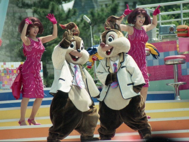 チップとデール（ディズニー・ロック・アラウンド・ザ・マウス）