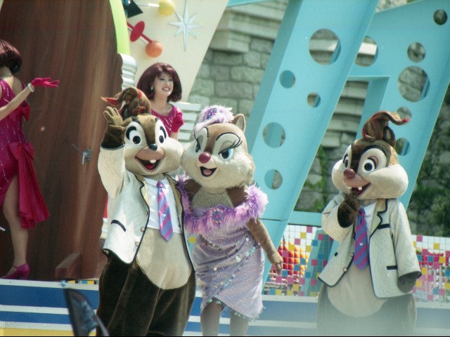 チップ、クラリス、デール（ディズニー・ロック・アラウンド・ザ・マウス）