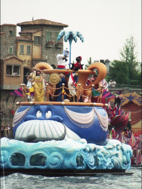 ジーニー船（アラジンのホールニューワールド）