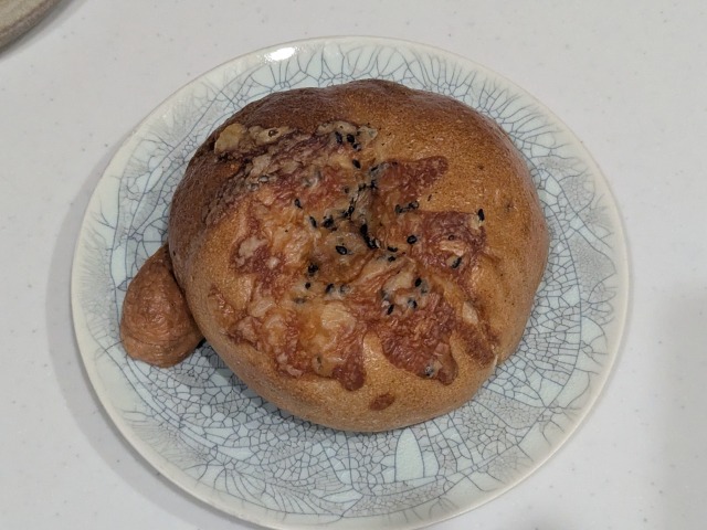 花椒（ホワジャオ）チーズ 上面（テコナベーグル）