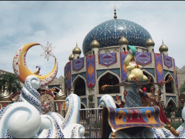 サルタンとモニュメント（アラジンのホールニューワールド）