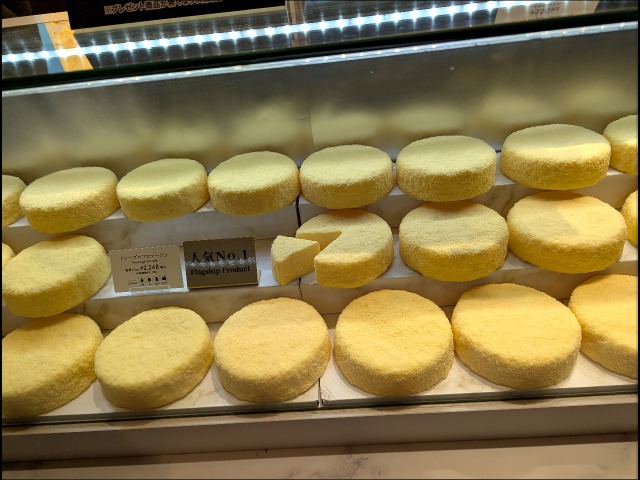 商品ケース（小樽洋菓子舗 ルタオ）