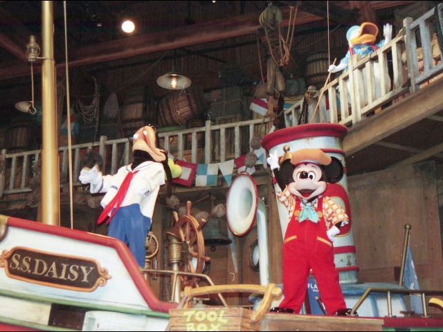 グーフィー、ミッキー、ドナルド（ドナルドのボートビルダー）