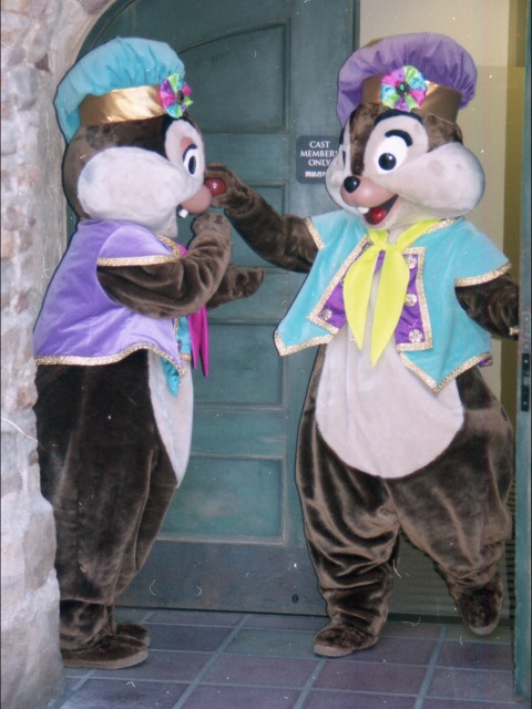 デールとチップ（エントランス）