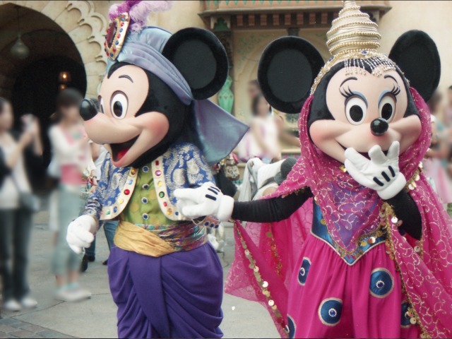 ミッキーとミニー（アラジンのホールニューワールド）