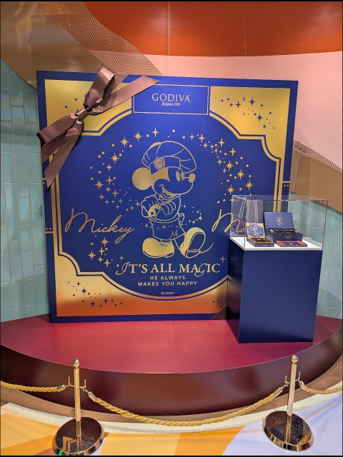 ゴディバコラボ ショコラティエ・ミッキーの巨大チョコ箱（ディズニーストア）