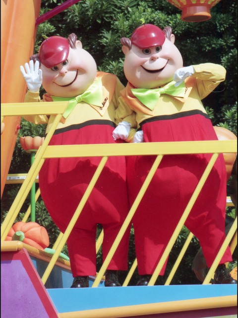 ディーとダム（ディズニー・ハロウィーン・パレード 2005）