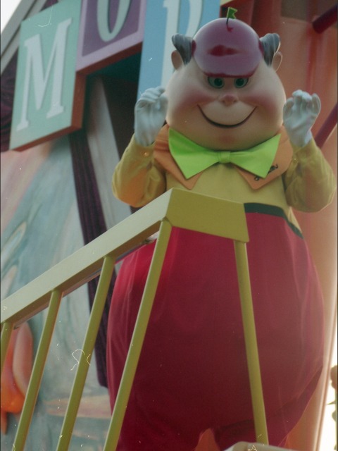 トゥイードルダム（ディズニー・ハロウィーン・パレード 2005）